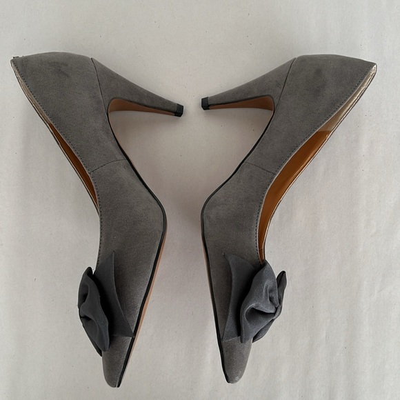 J. Renee Idrease Pump Gray Suede size 8 - Picture 4 of 13